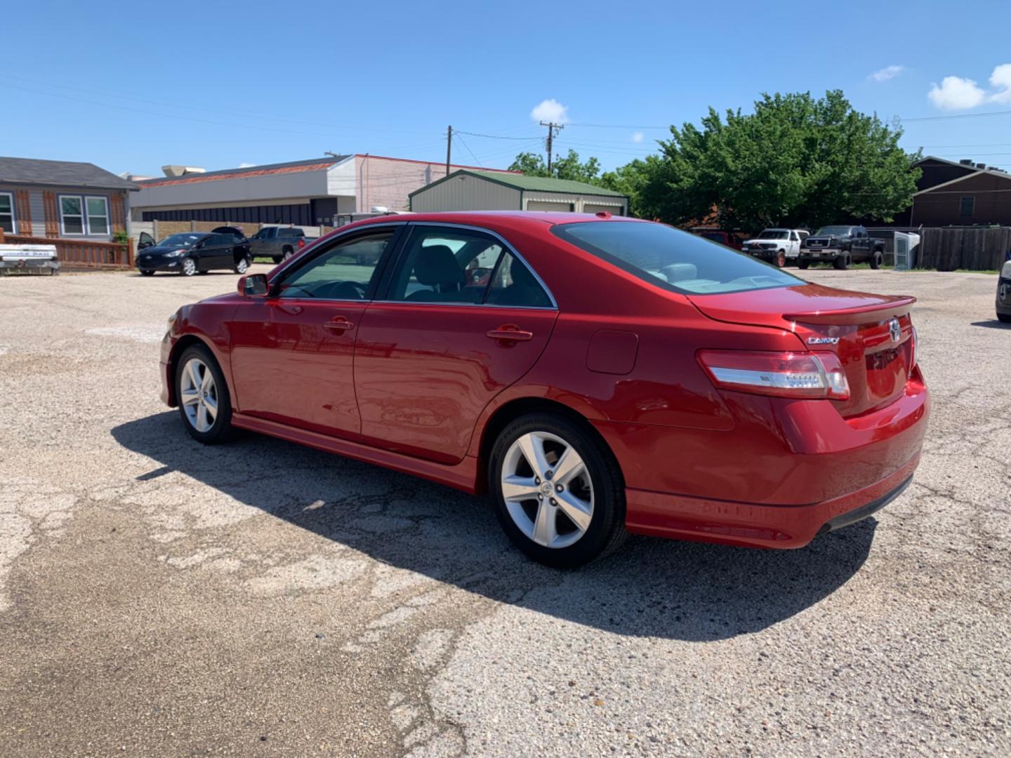 2011 Red /gray Toyota Camry SE (4T1BF3EK4BU) with an 2.5L L4 DOHC 16V engine, AUTOMATIC transmission, located at 1830 North Belt Line Road, Irving, TX, 75061, (469) 524-0199, 32.834373, -96.993584 - Photo#3